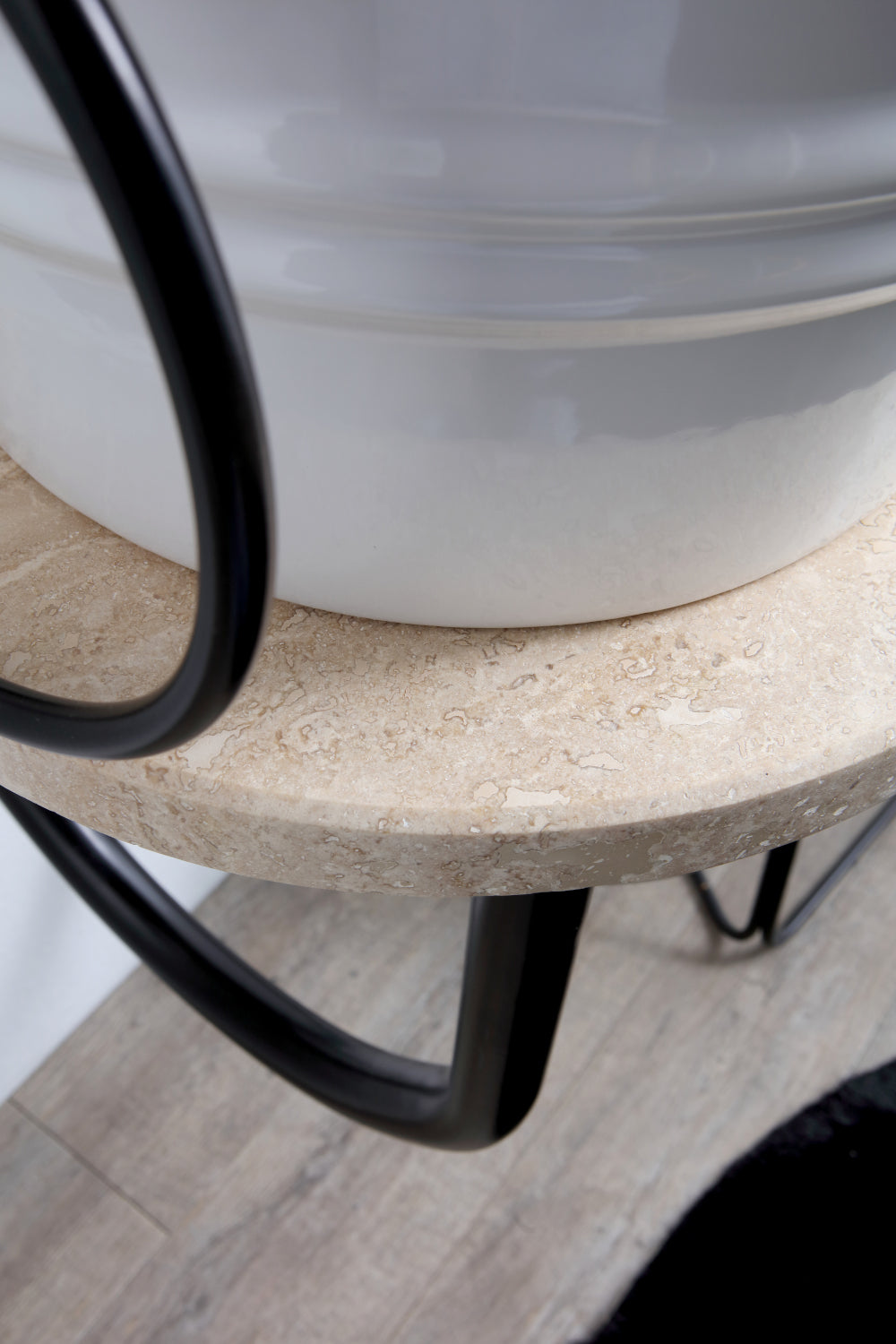 STRUTTURA IN METALLO CON SPECCHIO E RIPIANO IN MARMO STRAPUNTINO